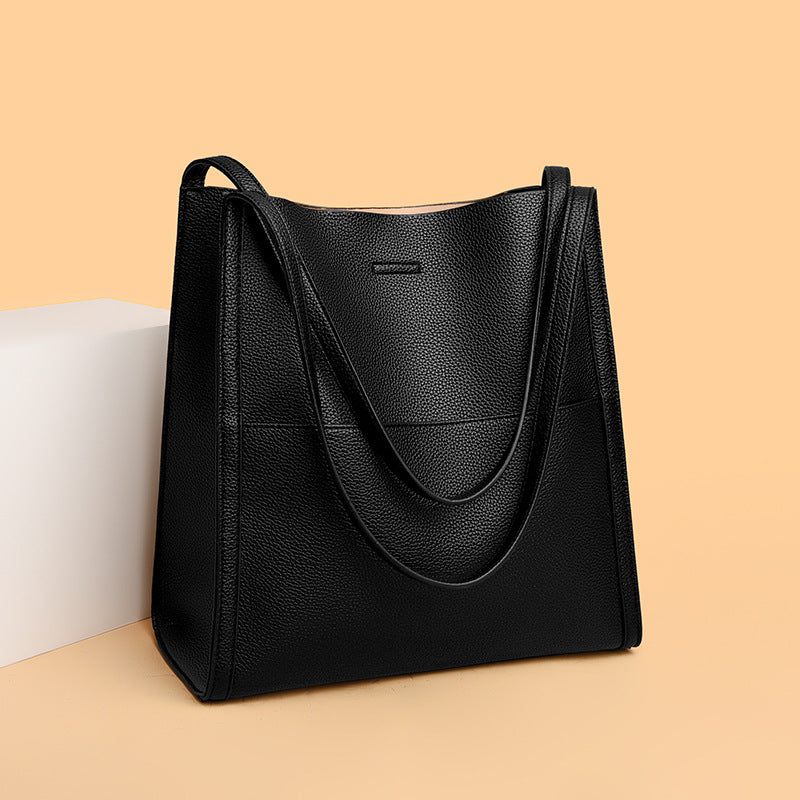 Fera - Elegant and Timeless Shoulder Bag