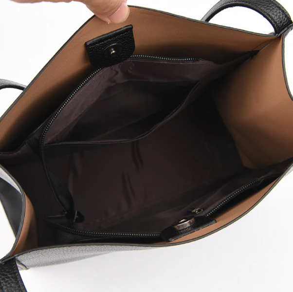 Fera - Elegant and Timeless Shoulder Bag