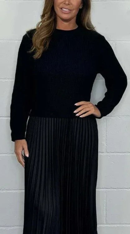 Kai | Pleated Dress With Sweater