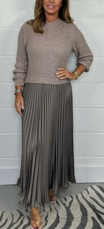 Kai | Pleated Dress With Sweater