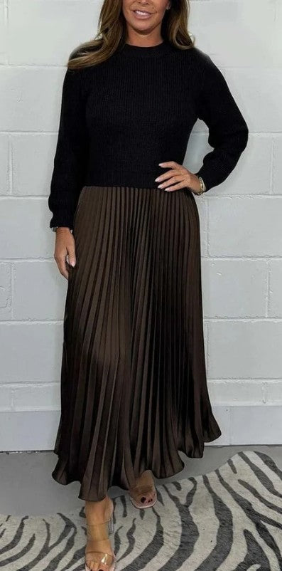 Kai | Pleated Dress With Sweater